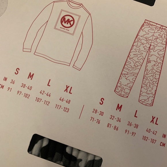 Michael Kor’s Men’s Two-Piece Loungewear Pajama Top & Bottom SET - Picture 4 of 7